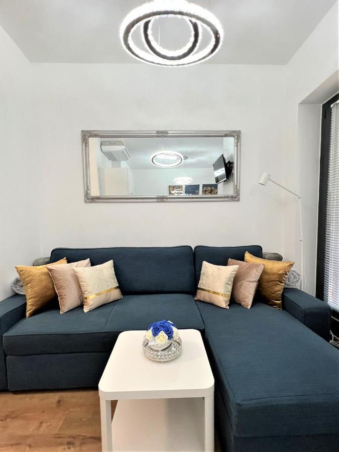 Luxe Central Studio With Pool, Parking & Ac Будапеща Екстериор снимка
