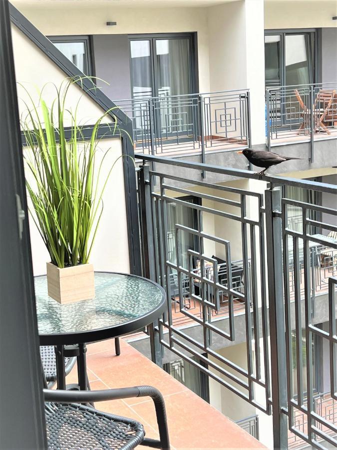 Luxe Central Studio With Pool, Parking & Ac Будапеща Екстериор снимка