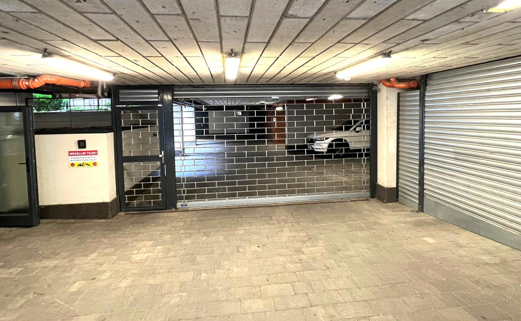 Luxe Central Studio With Pool, Parking & Ac Будапеща Екстериор снимка
