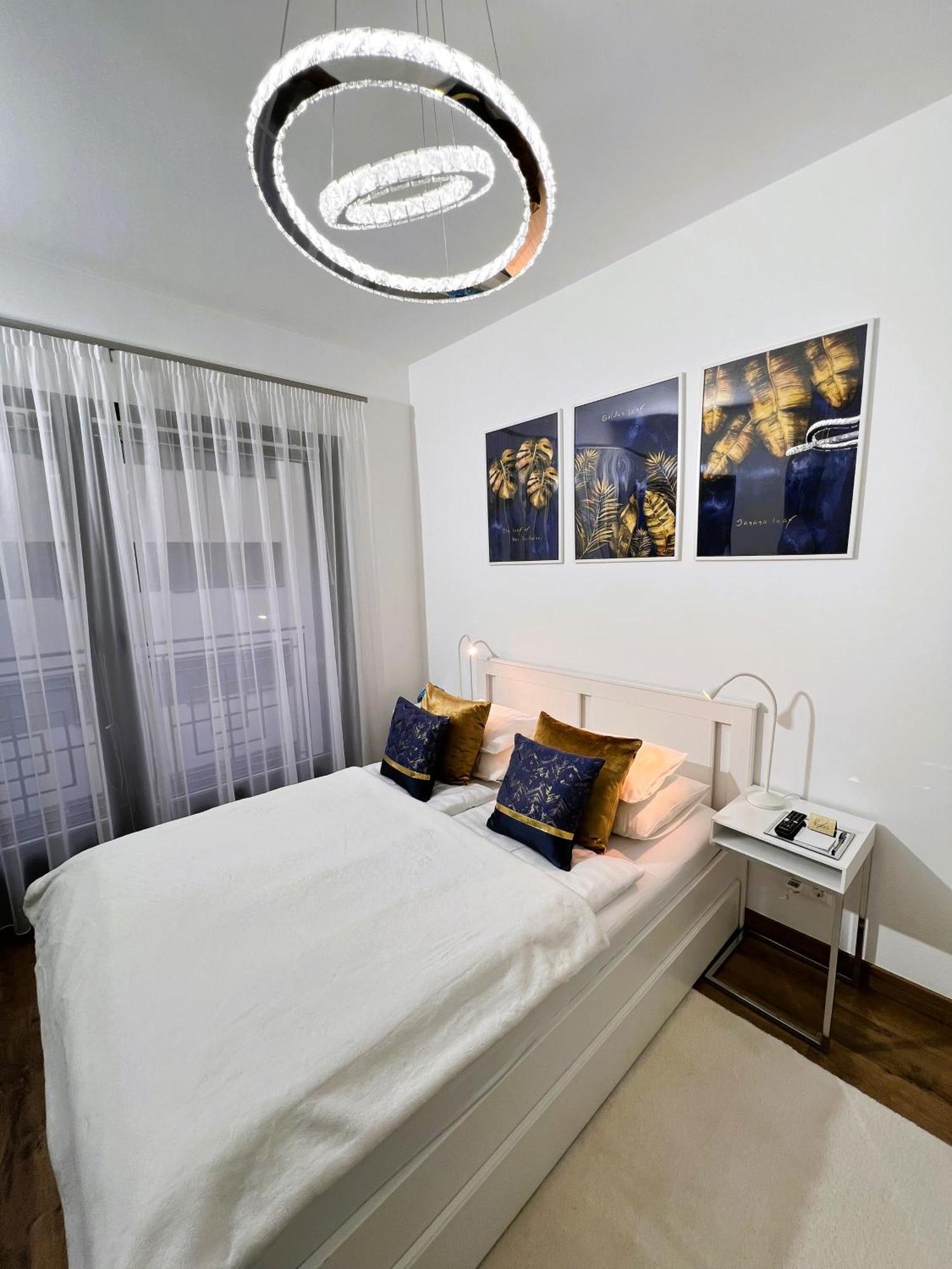 Luxe Central Studio With Pool, Parking & Ac Будапеща Екстериор снимка