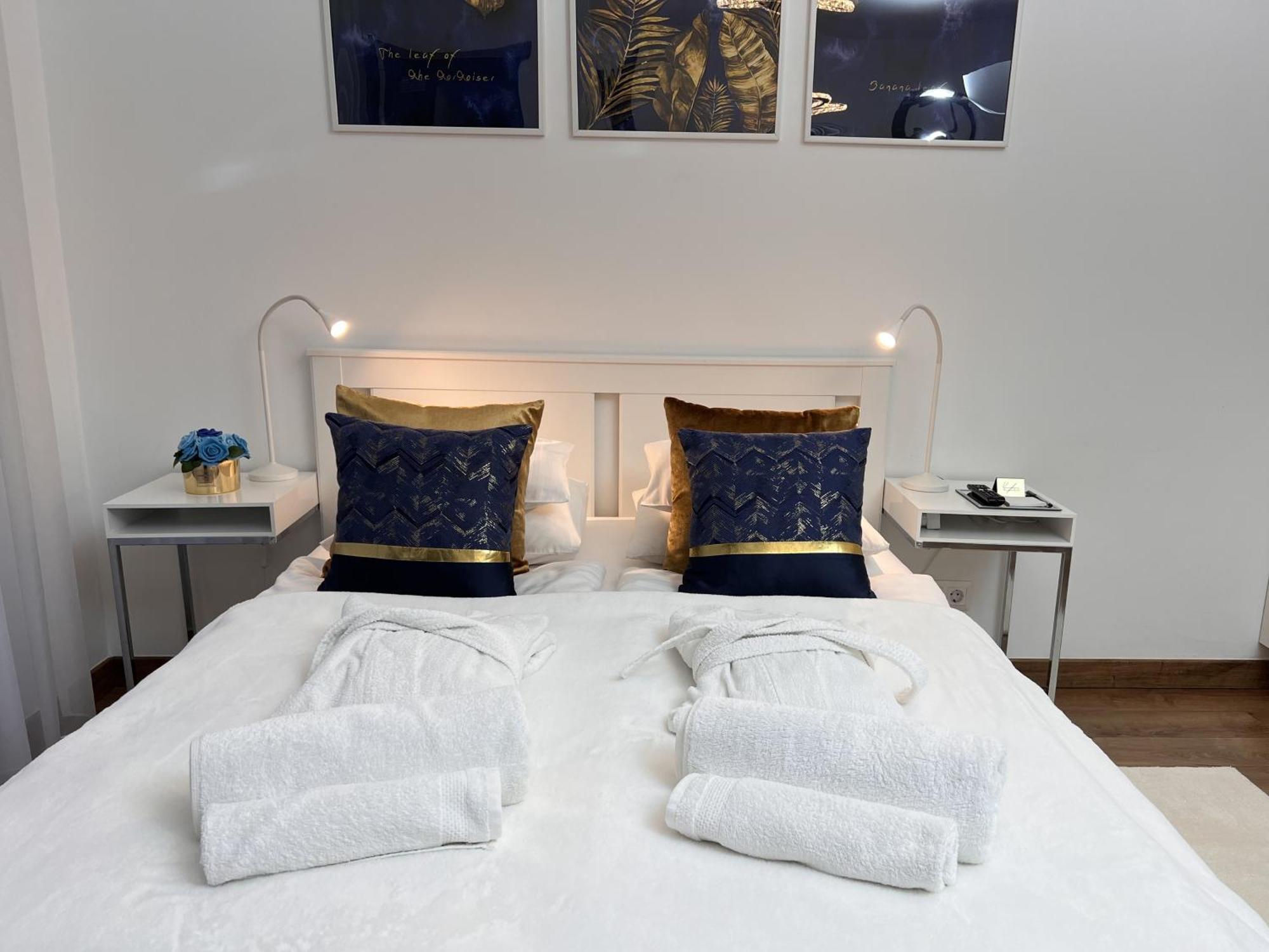 Luxe Central Studio With Pool, Parking & Ac Будапеща Екстериор снимка