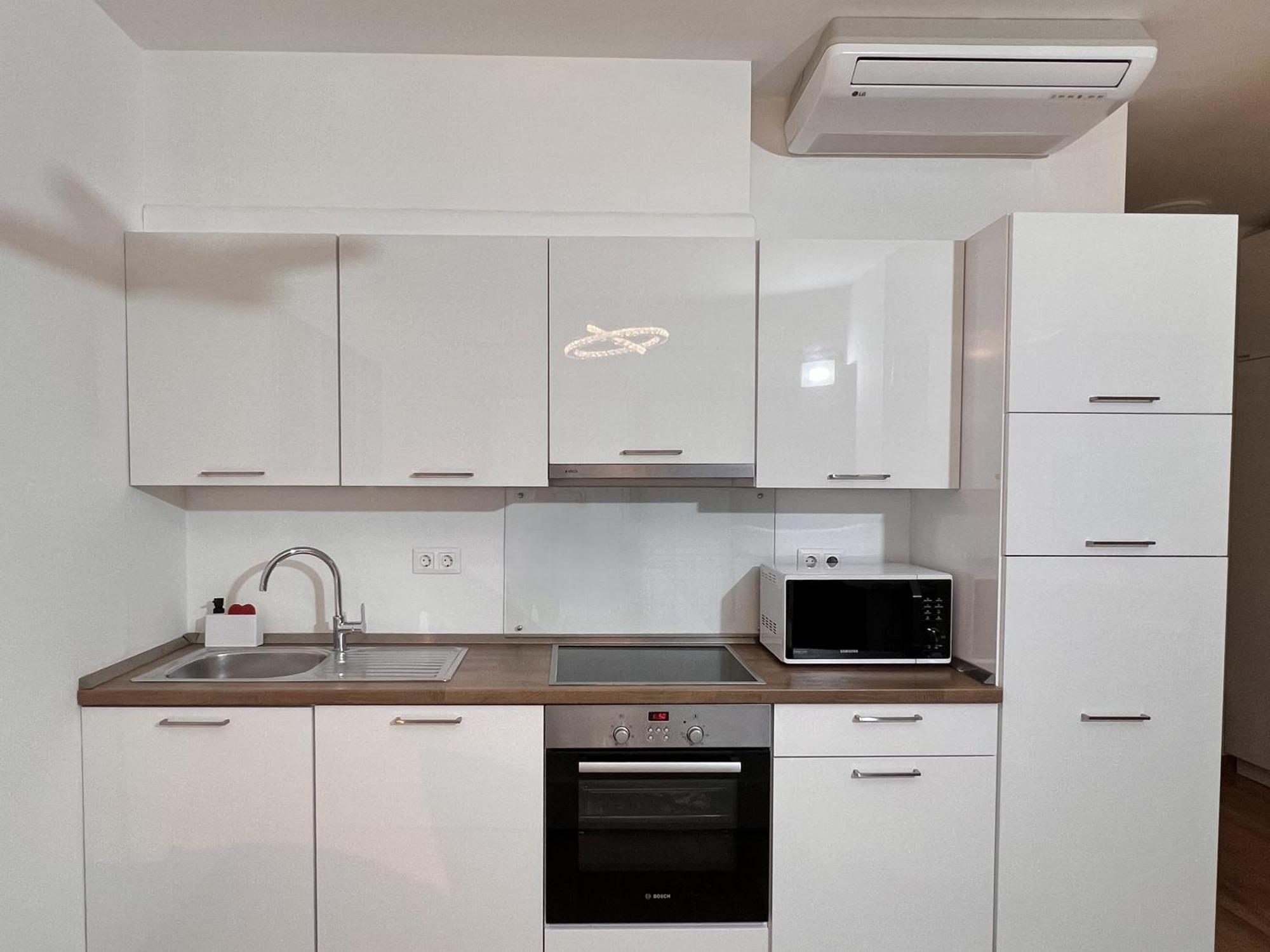 Luxe Central Studio With Pool, Parking & Ac Будапеща Екстериор снимка