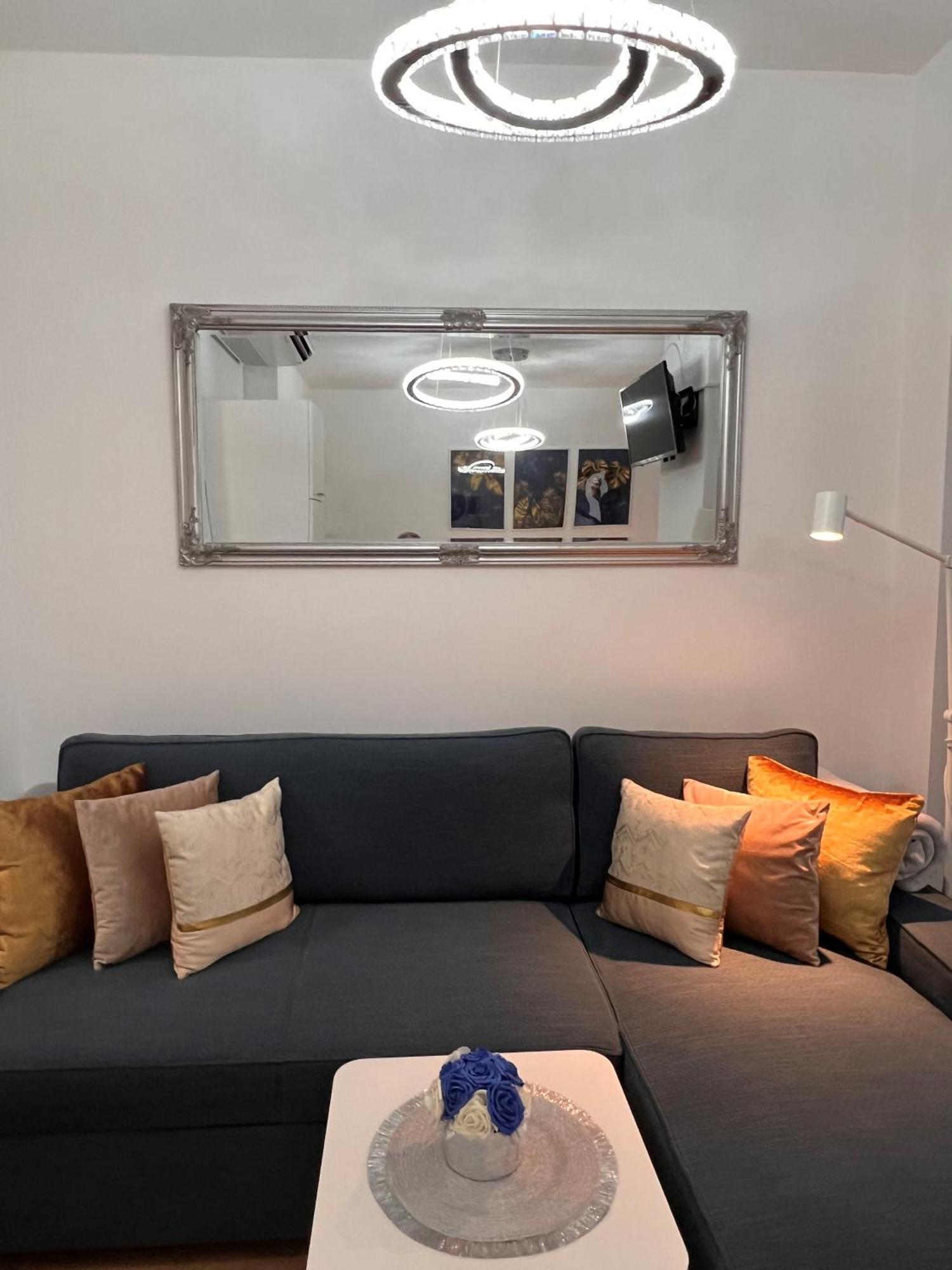 Luxe Central Studio With Pool, Parking & Ac Будапеща Екстериор снимка